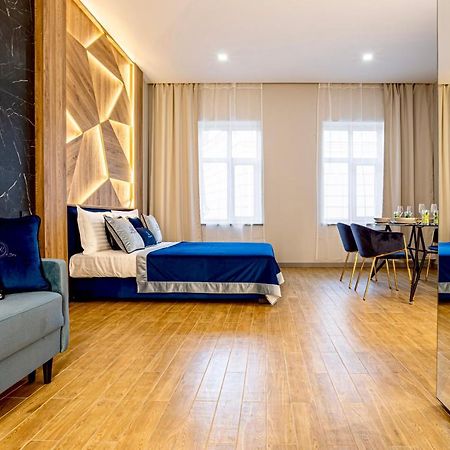 Central Family Boutique Apartments 2 Lviv Kültér fotó