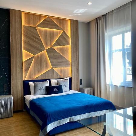 Central Family Boutique Apartments 2 Lviv Kültér fotó