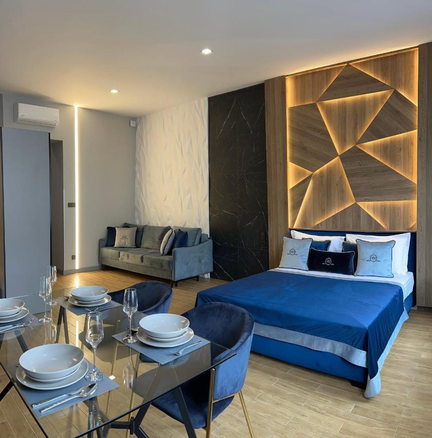 Central Family Boutique Apartments 2 Lviv Kültér fotó