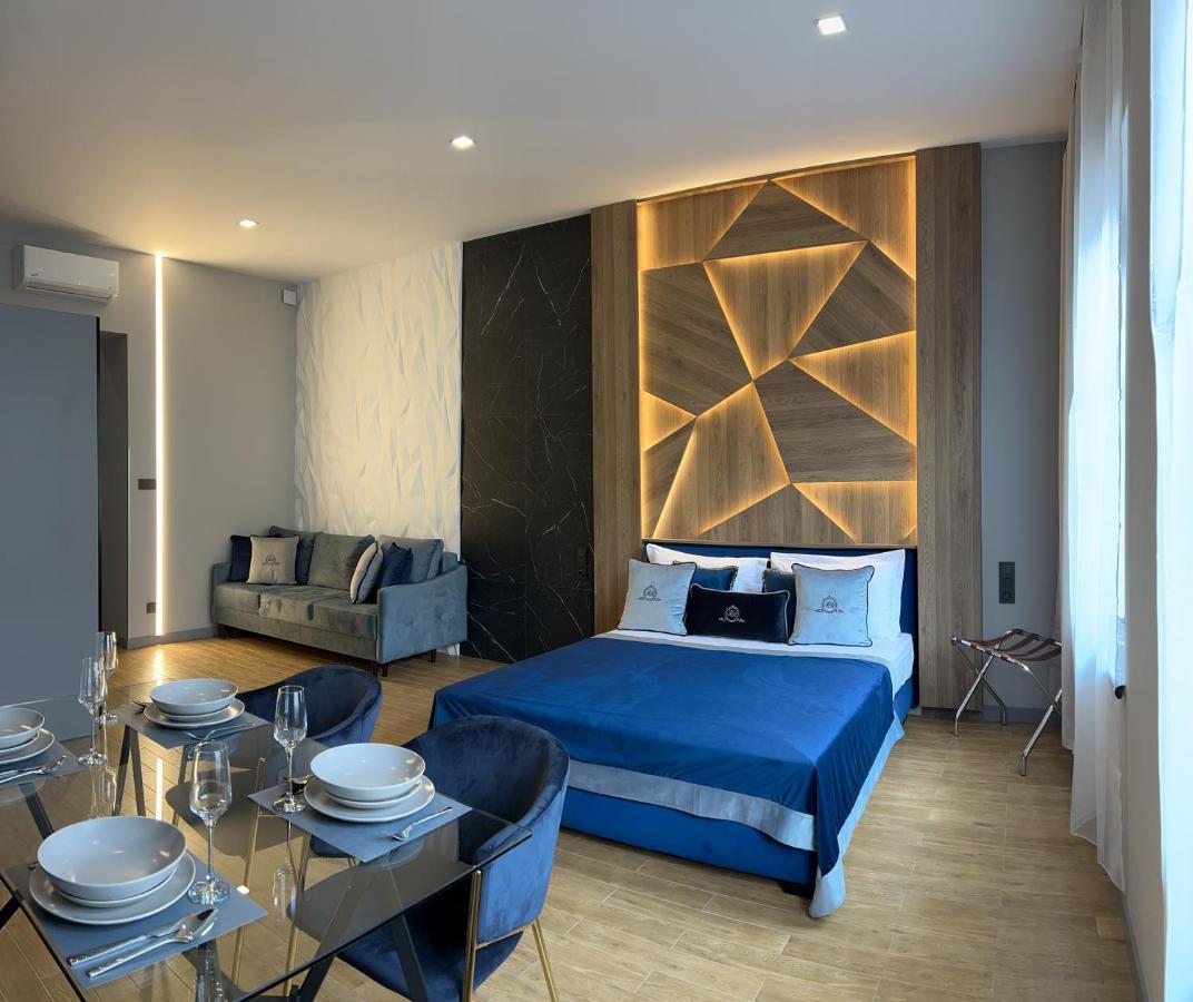 Central Family Boutique Apartments 2 Lviv Kültér fotó