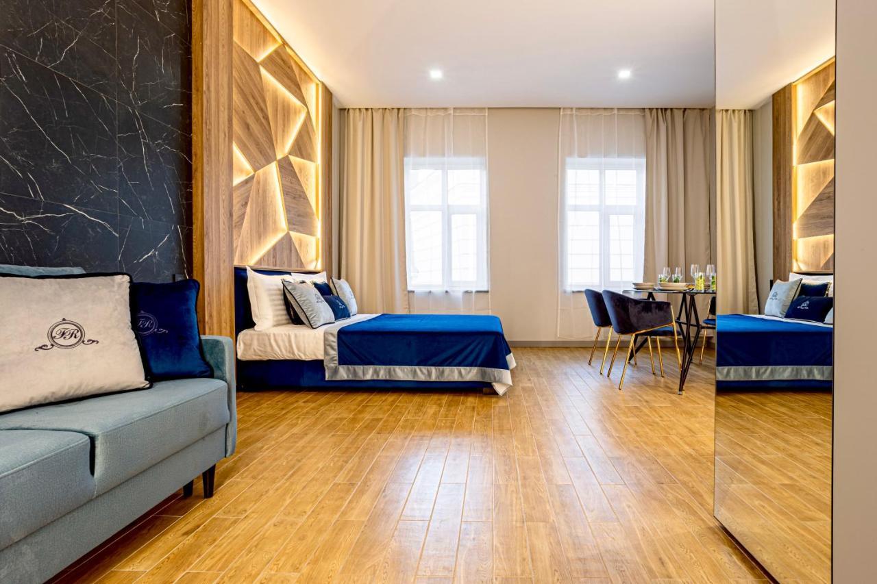 Central Family Boutique Apartments 2 Lviv Kültér fotó