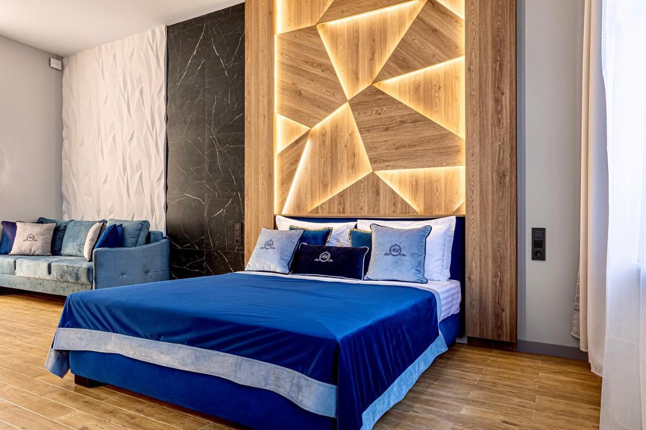 Central Family Boutique Apartments 2 Lviv Kültér fotó