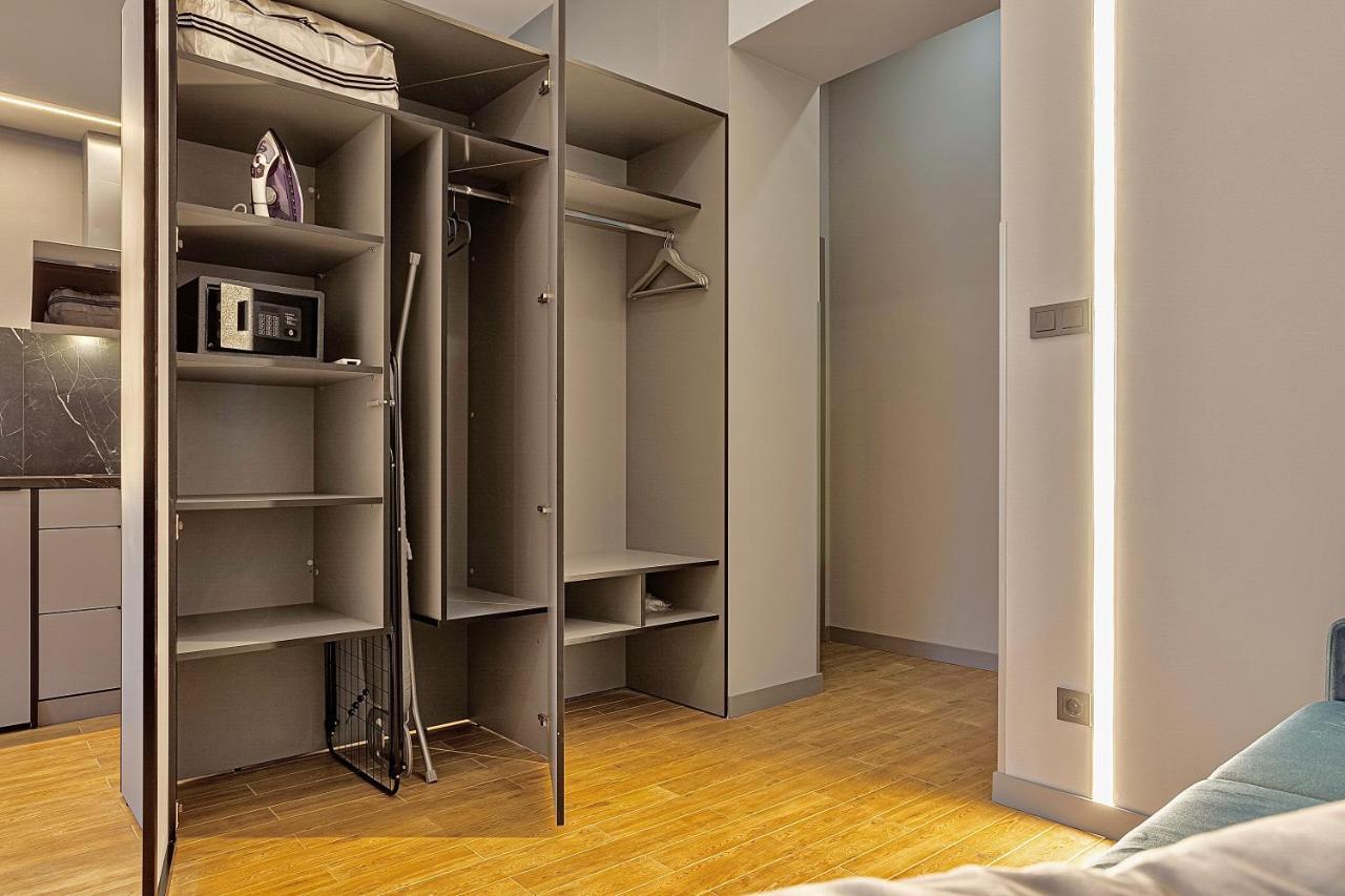 Central Family Boutique Apartments 2 Lviv Kültér fotó