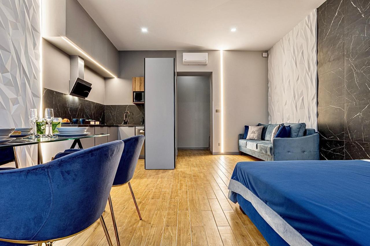 Central Family Boutique Apartments 2 Lviv Kültér fotó
