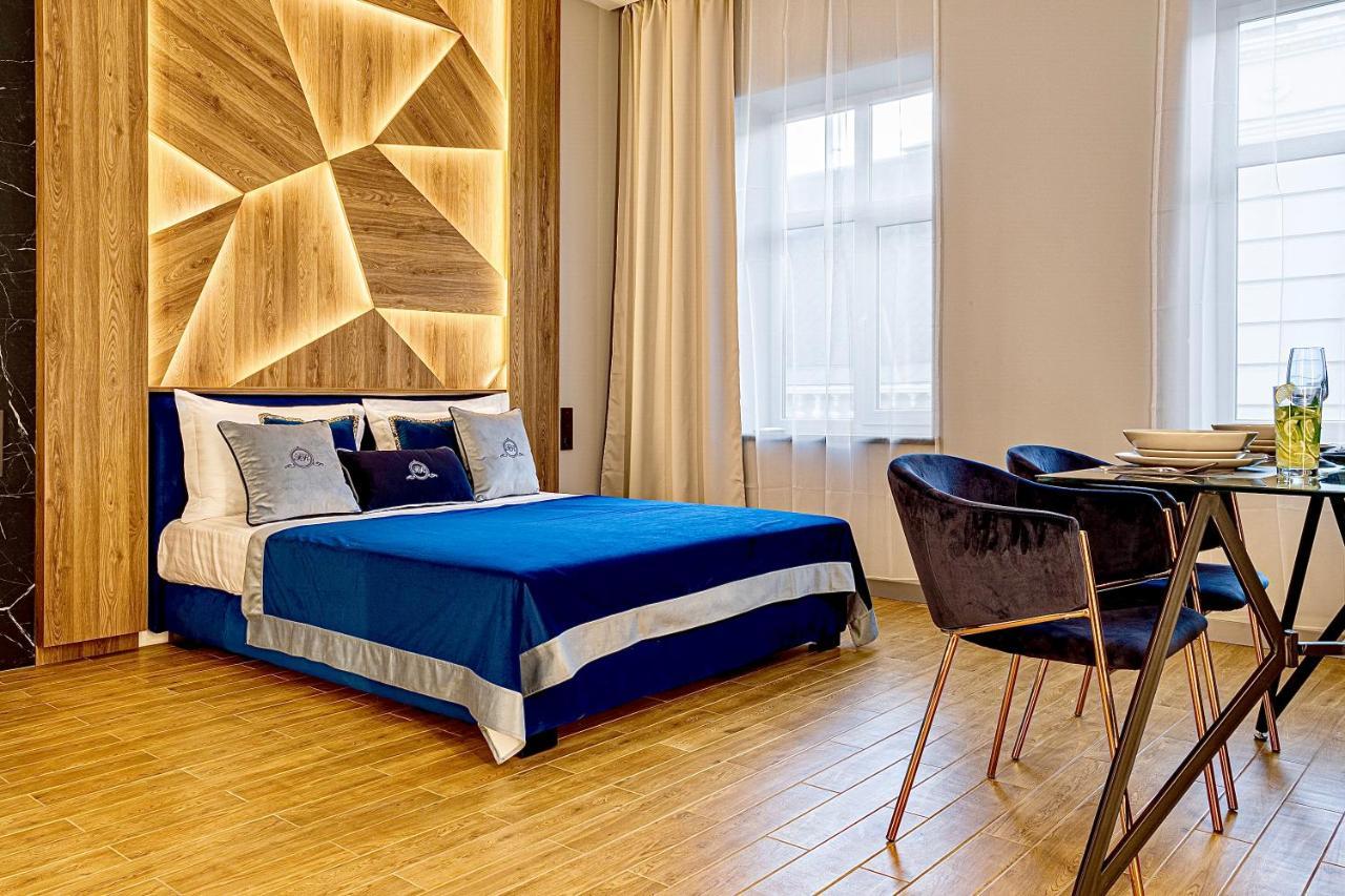 Central Family Boutique Apartments 2 Lviv Kültér fotó