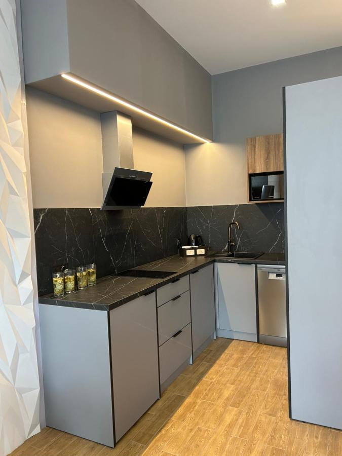 Central Family Boutique Apartments 2 Lviv Kültér fotó
