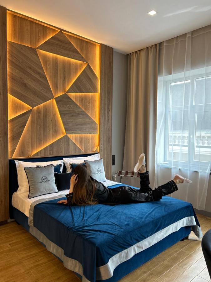 Central Family Boutique Apartments 2 Lviv Kültér fotó