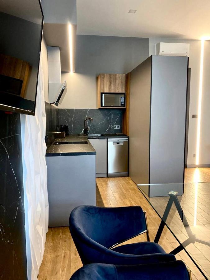 Central Family Boutique Apartments 2 Lviv Kültér fotó