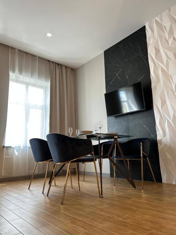 Central Family Boutique Apartments 2 Lviv Kültér fotó