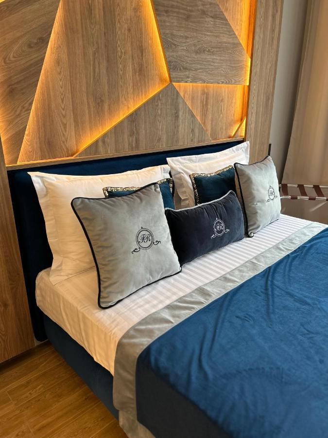 Central Family Boutique Apartments 2 Lviv Kültér fotó