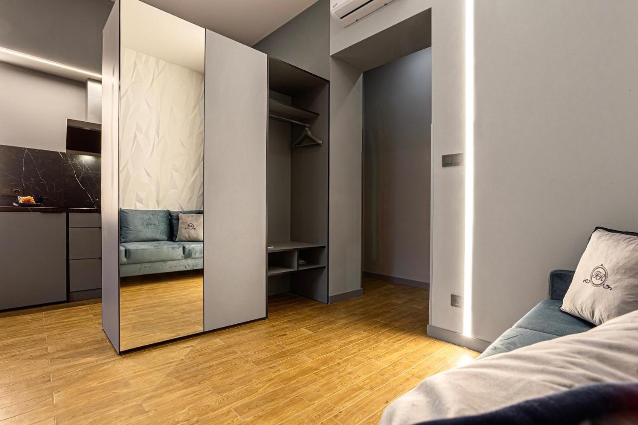 Central Family Boutique Apartments 2 Lviv Kültér fotó