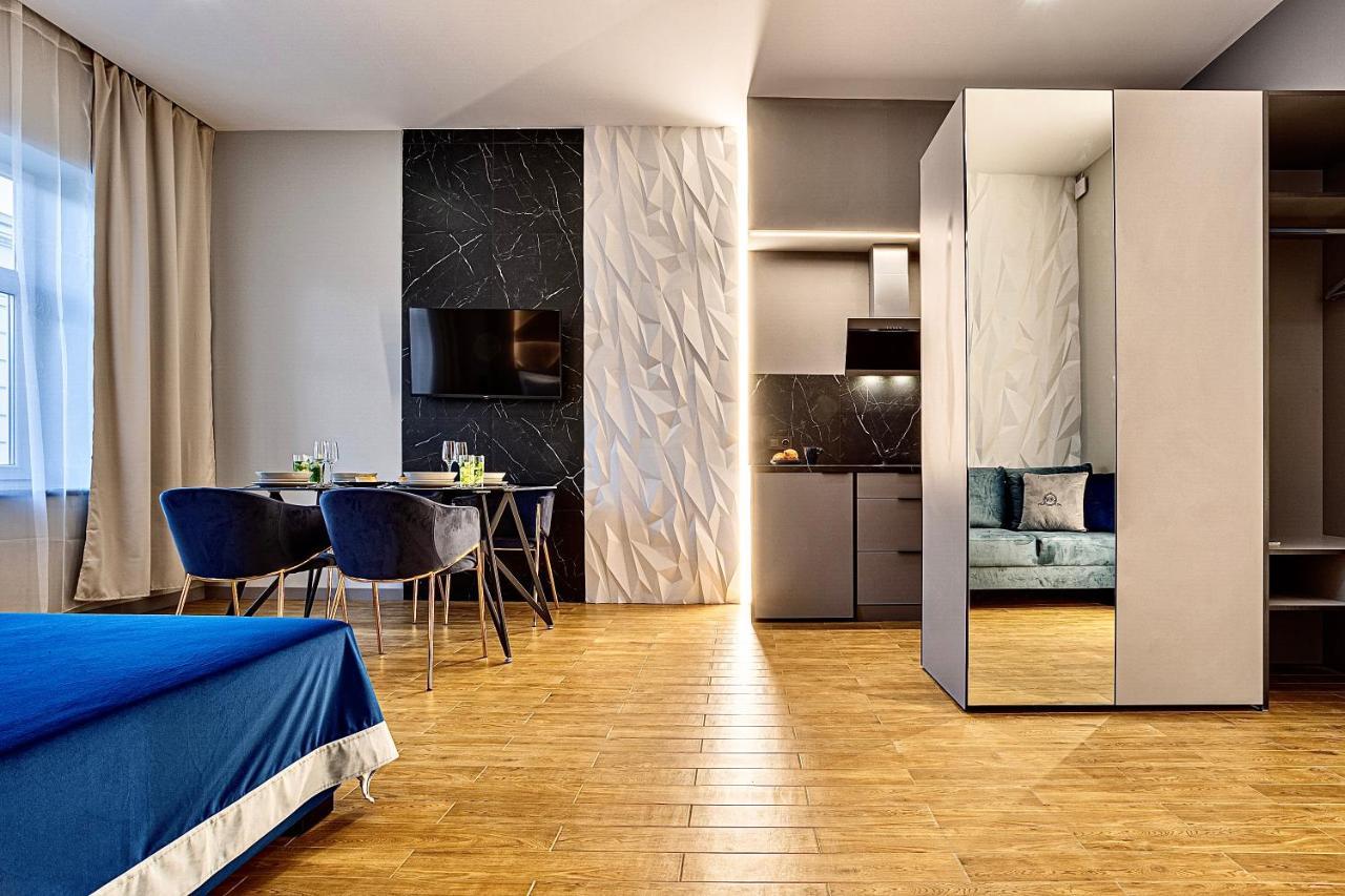Central Family Boutique Apartments 2 Lviv Kültér fotó