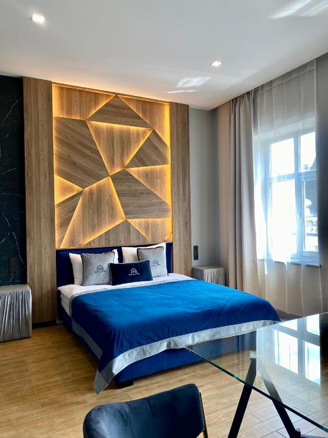 Central Family Boutique Apartments 2 Lviv Kültér fotó